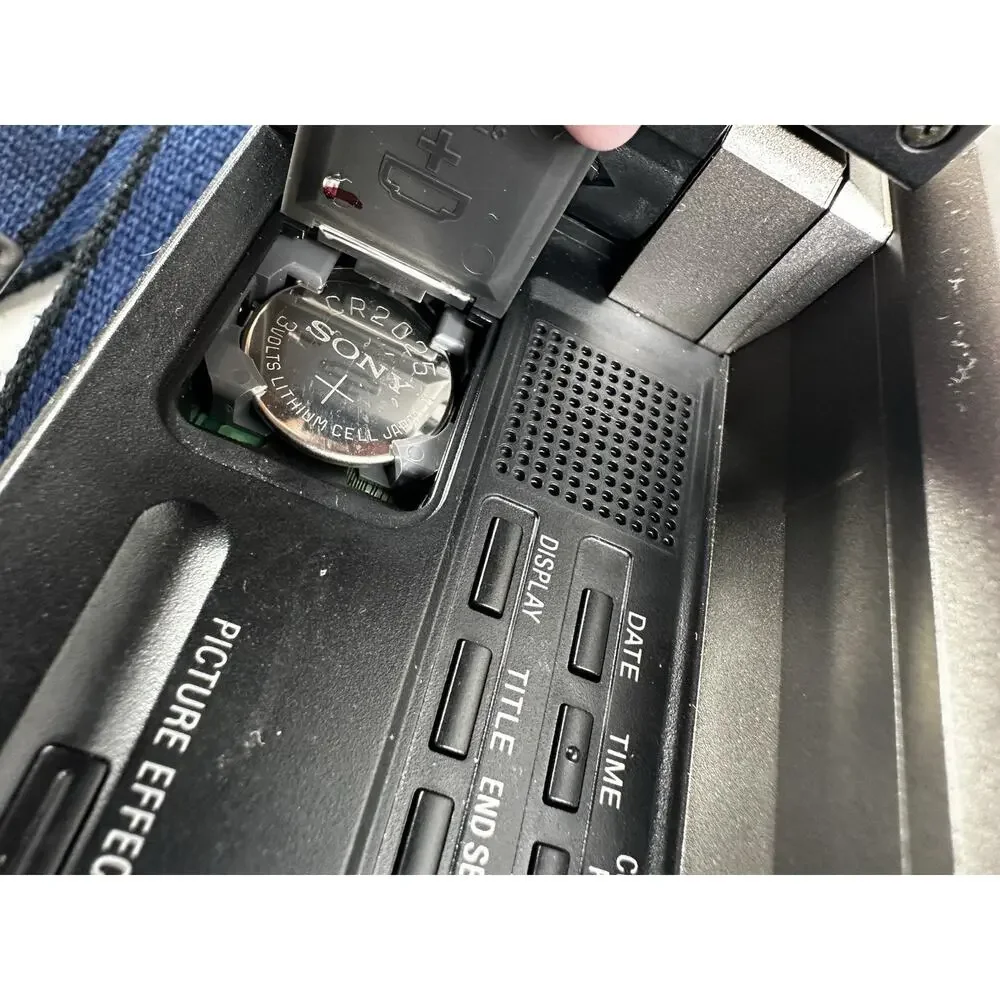 Sony Handycam Vision CCD-TRV36 NTSC Hi8 NightShot Camcorder WORKS Needs Battery